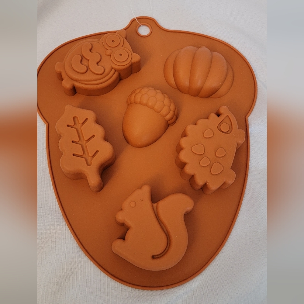 NWOT Orange Silicone Fall Mold